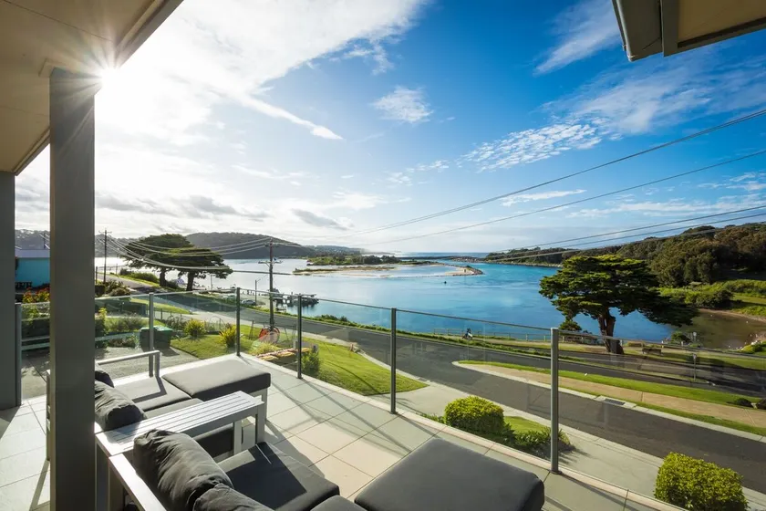 Champagne Views - Image 1