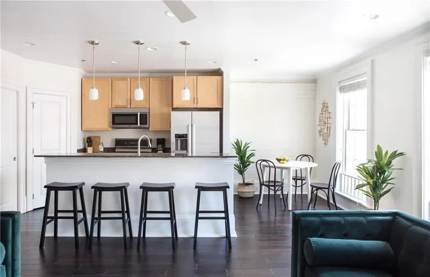 Alluring Upscale Chic Downtown Condo - Image 1