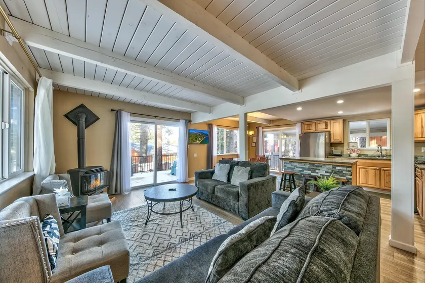 Apache Cozy Cabin 5BR, 2BA, Hot Tub - Image 1