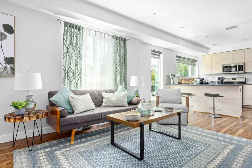 Luxe 3BR Townhome | Secure Parking - Image 1