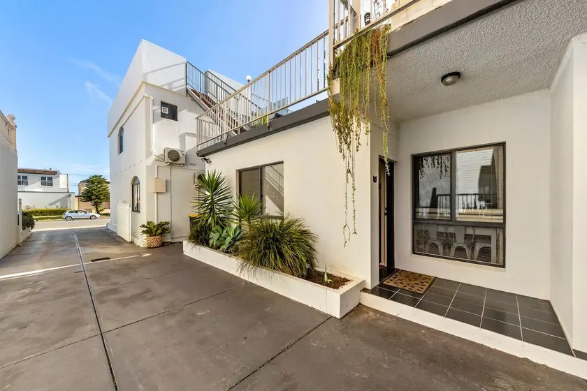 Belle Escapes - Seascape on Seaview - 3 Bedroom - Image 1