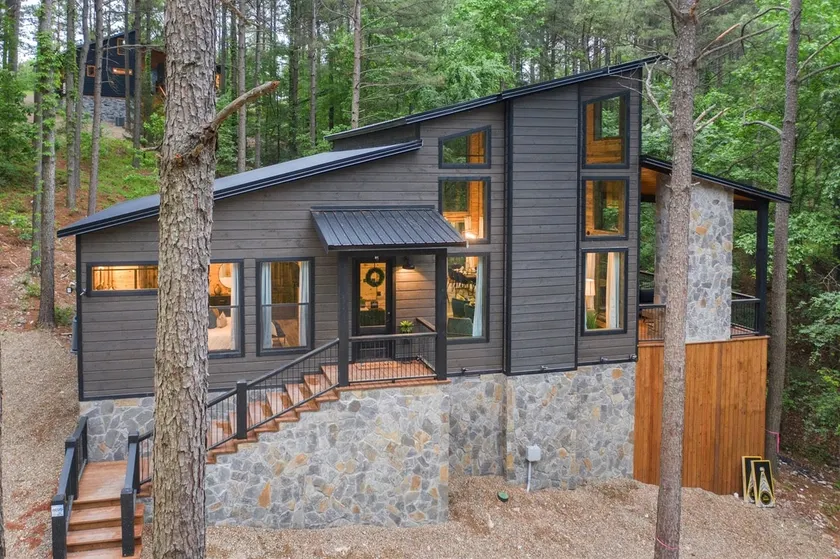 Luxe Cabin-Hot Tub-Quiet Location-Free Firewood - Image 1