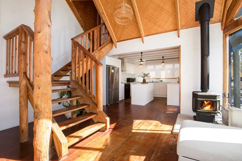 The Treehouse Pet Friendly 2 Mins Walk to Beach - Image 1