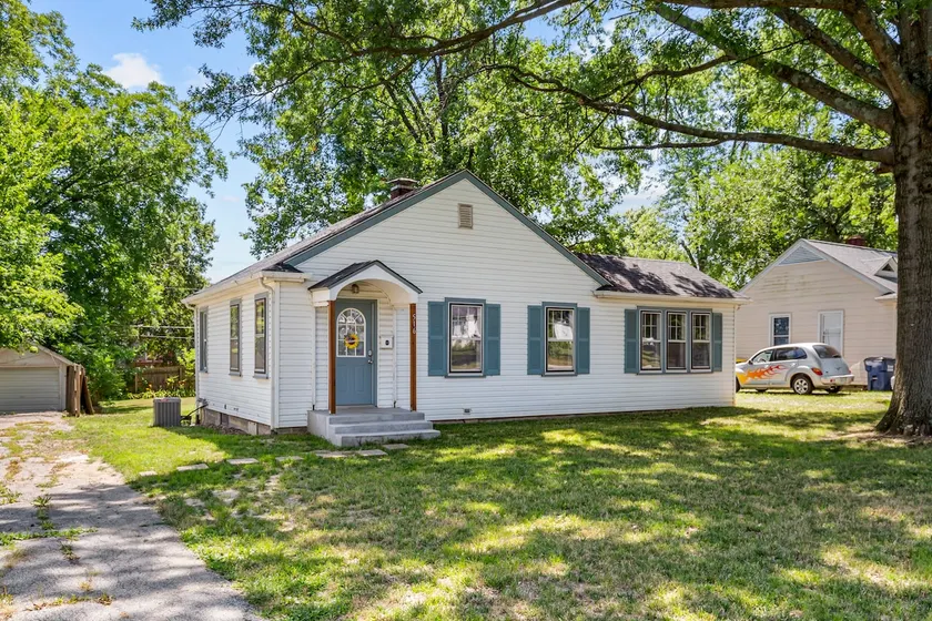 Charming 1930s 2BR | Quiet Street | Warrenton MO - Image 1