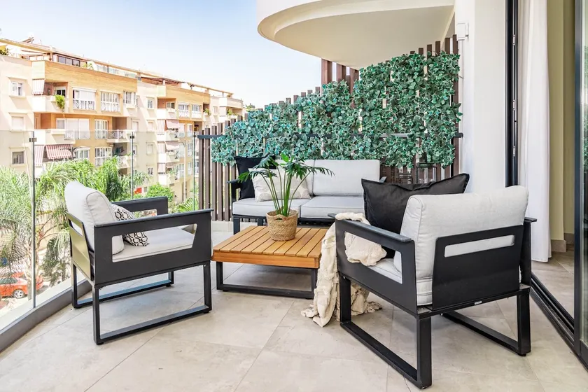 In33K- Stunning City Apartment Close To Beaches - Image 1
