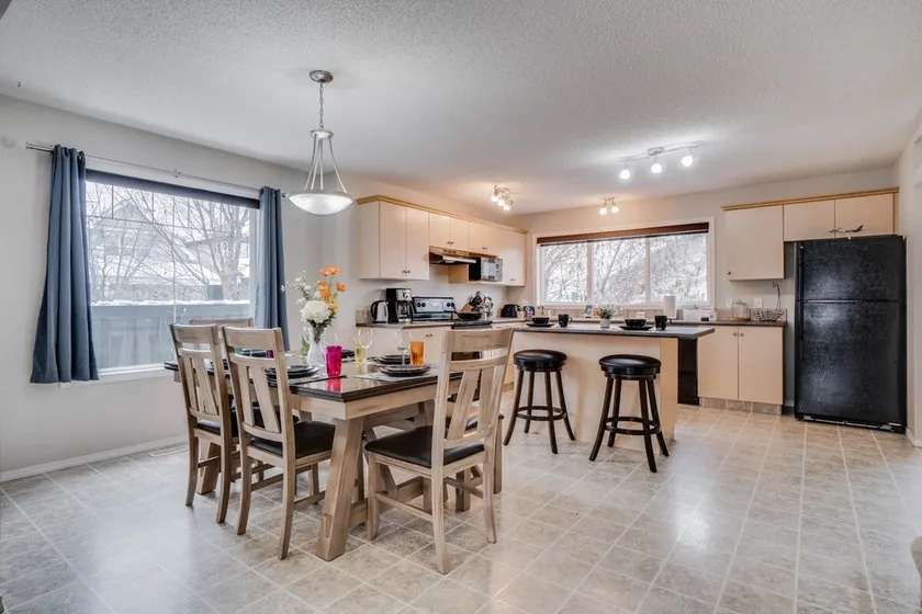 Finn - 3 bedroom, AC, Large Kitchen, Garage & BBQ - Image 1