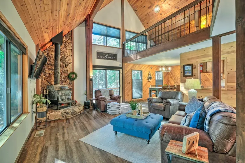 Chalet | Sleeps 10 | 10 Min to Cal Big Trees | BBQ - Image 1