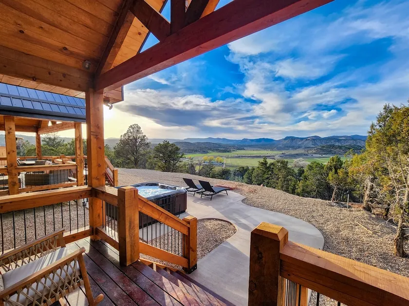 Juniper Mountain Retreat- Hot tub, Views, Between Zion and Bryce - Image 1