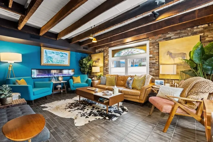 Walk to Gatton Park, Distillery District & Rupp Arena, Historic Carriage House - Image 1