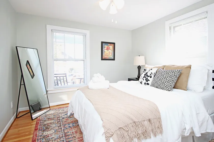 Sol, Washington Park, 2 bed, 1 bath entire home - Image 1