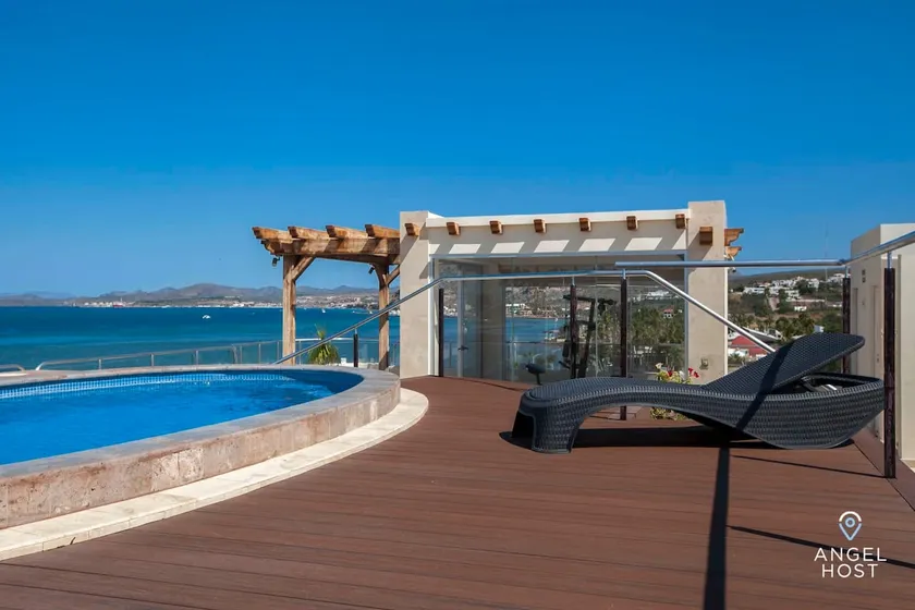 Oceanview Balcony, RoofPool, Steps to Malecon - Image 1