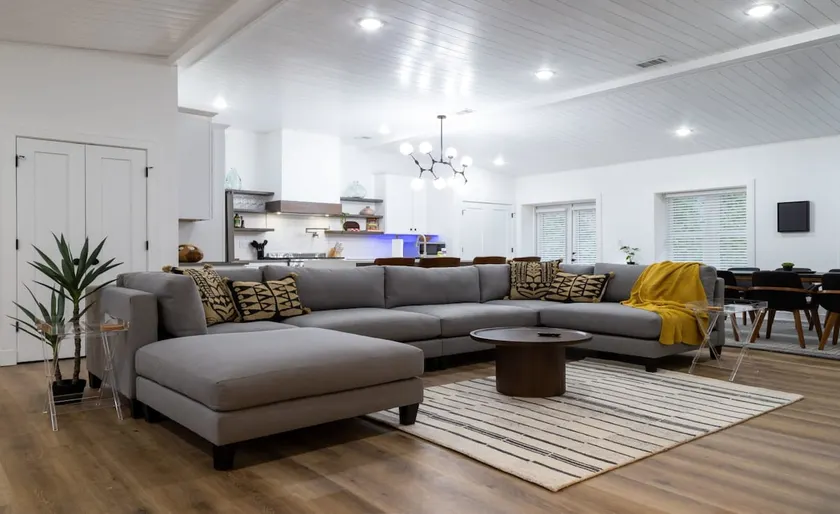 Posh 4BR-3BA Mid-Century Ranch ABODEbucks - Image 1