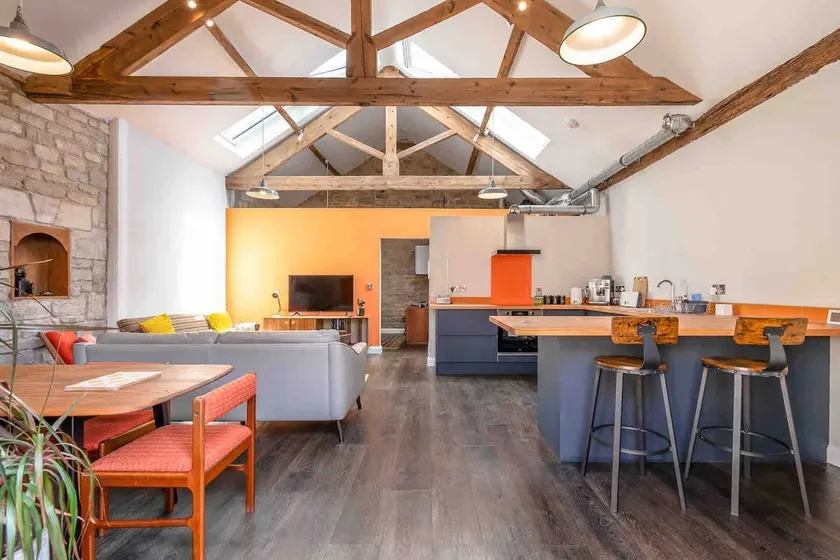 18th Century modern conversion with private parking - Image 1
