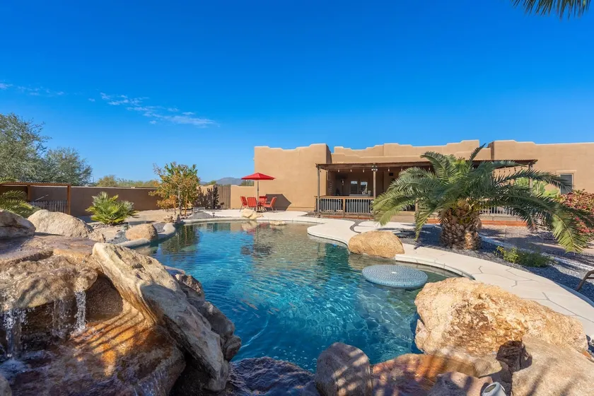 Western desert escape, pool, backyard oasis - Image 1