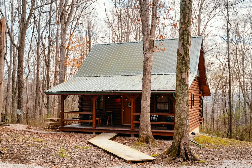 Beech Cabin | Hocking Hills, Romantic Retreat - Image 1