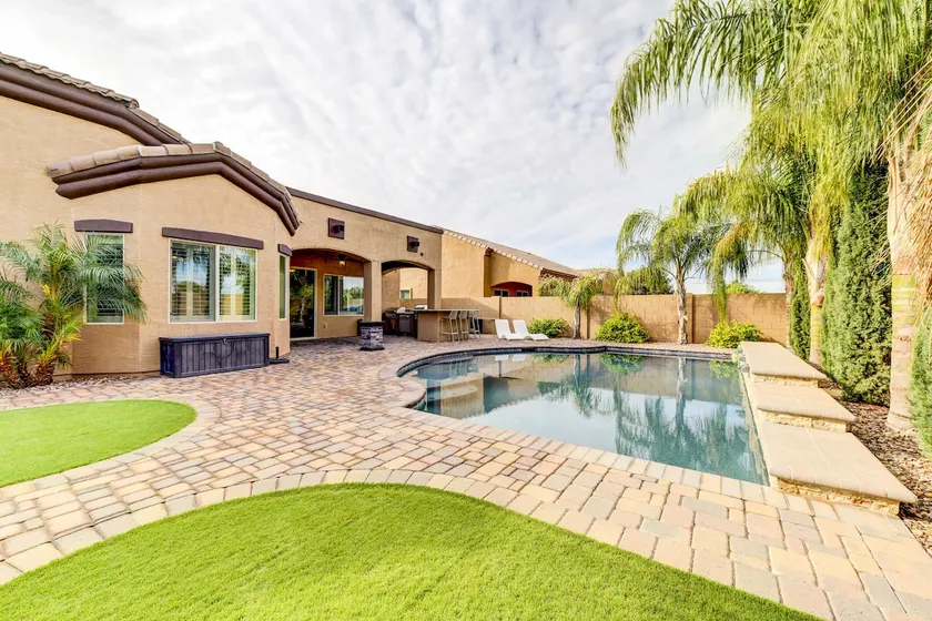 Pool, BBQ & Bar: Family Home in Queen Creek - Image 1