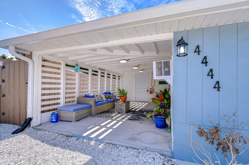 Lady Palm: Central Apt, Sleeps 3 | 3 miles to IMG - Image 1