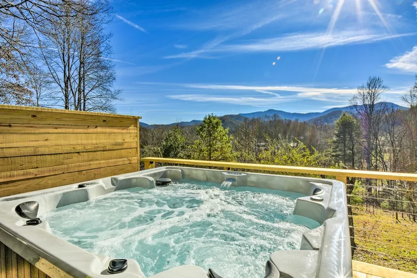 Franklin Home w/ Hot Tub & Mtn Views! - Image 1