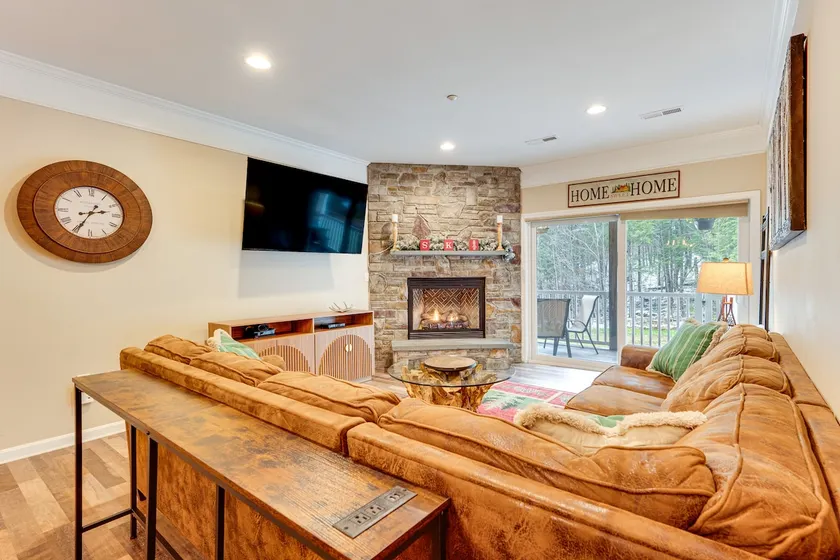 Relaxing Lincoln Condo w/ Fireplace & Shuttle - Image 1