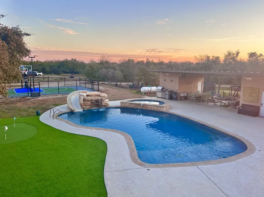 Tree Top Retreat-Pool-Playground-Brewery - Image 1