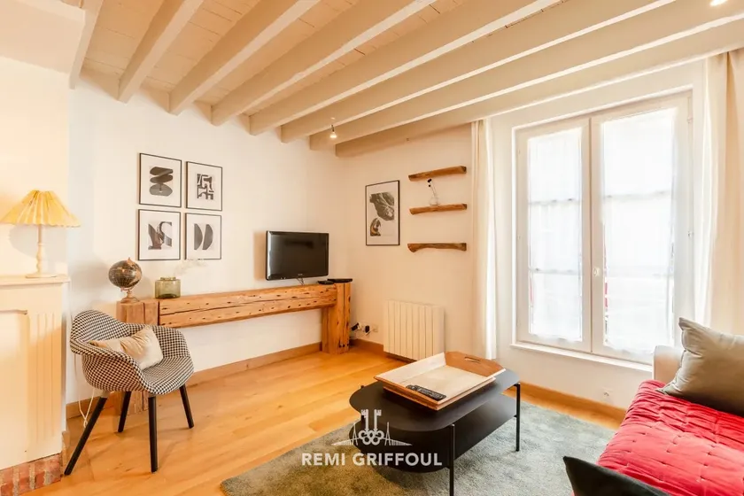 La Belle Place | City Center | 4 Guests - Image 1