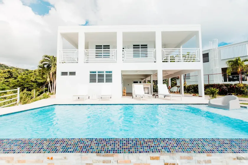 4 BR/3BA W. Infinity Pool, Short Walk To Beach & Solar BU - Image 1