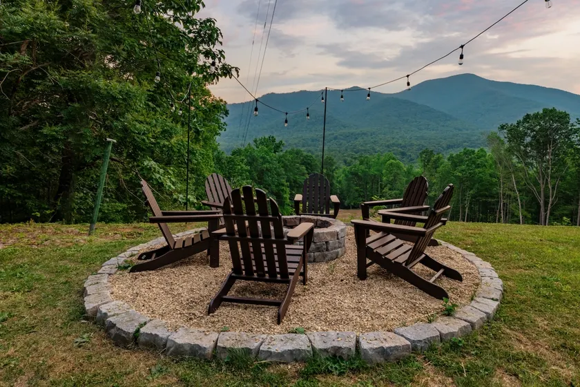 Fire pit with MTN views! Book for fall! Nelson 151! - Image 1