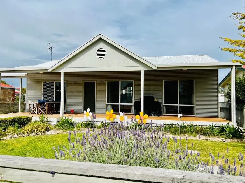 SUMMER DAYSIES - Pet Friendly WiFi - Image 1