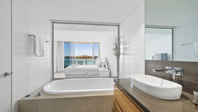 Seapoint 102 - Image 1