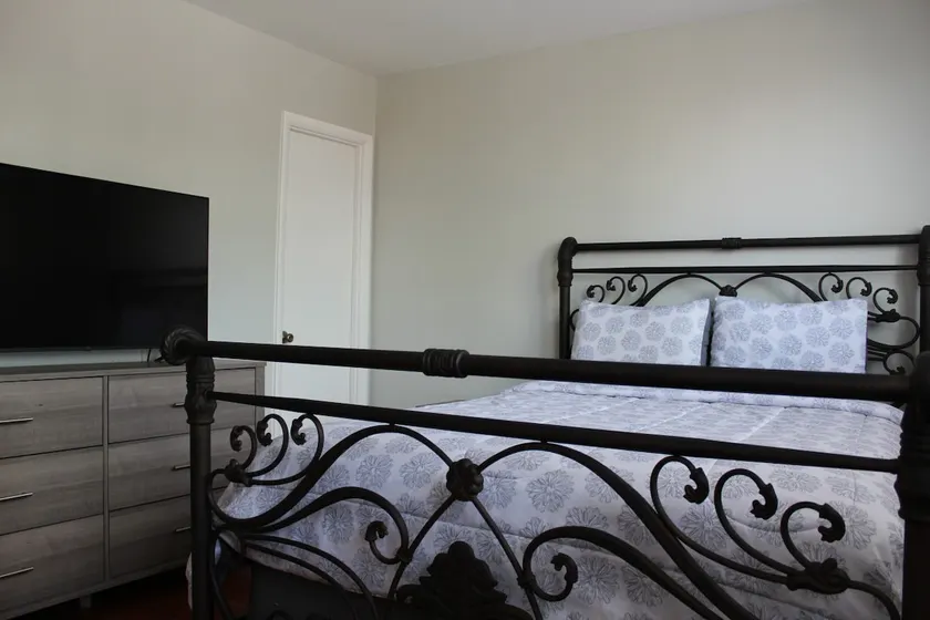 Cozy 3 Bedroom Min to National Mall Great Location and Free Parking - Image 1