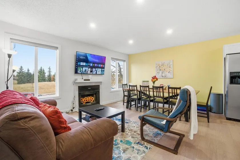 Cindy - 3 Bedrooms, Cozy Main Floor Suite! - Image 1