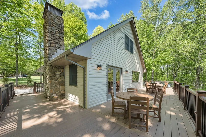 Sunrise Retreat - Sleeps 12, Lakefront Home with Hot Tub - Image 1