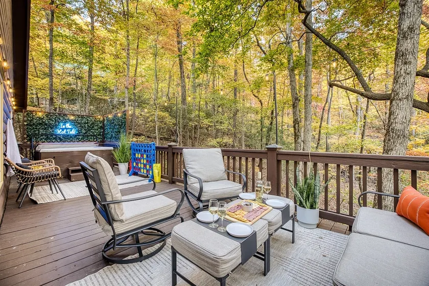 Hot Tub · Arcade Loft · Fire Pit · Wraparound Deck - Image 1