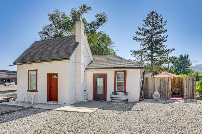 Kik-N-Bak Cottage w/ Beautiful Mountain View - Image 1