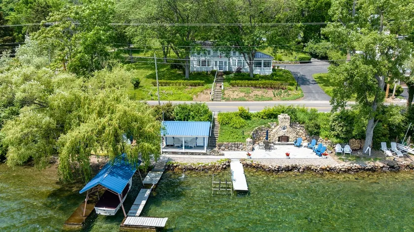 Canandaigua Lake Front, Hot Tub, Fire pit, Kayaks, Game Room - Image 1
