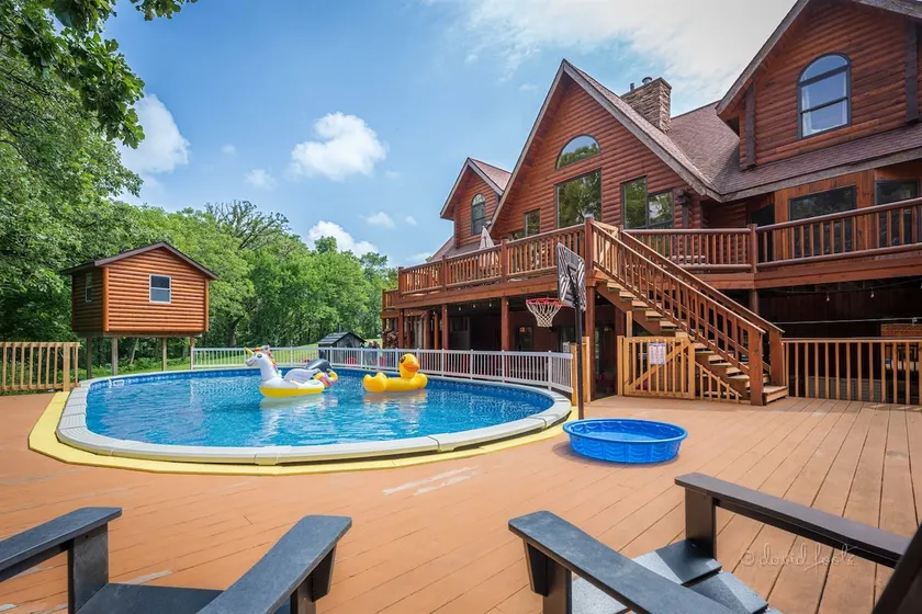 Wonder Bear Lodge - Hot Tub | 6 King Beds | Sleeps 16 | Private Heated Pool - Image 1