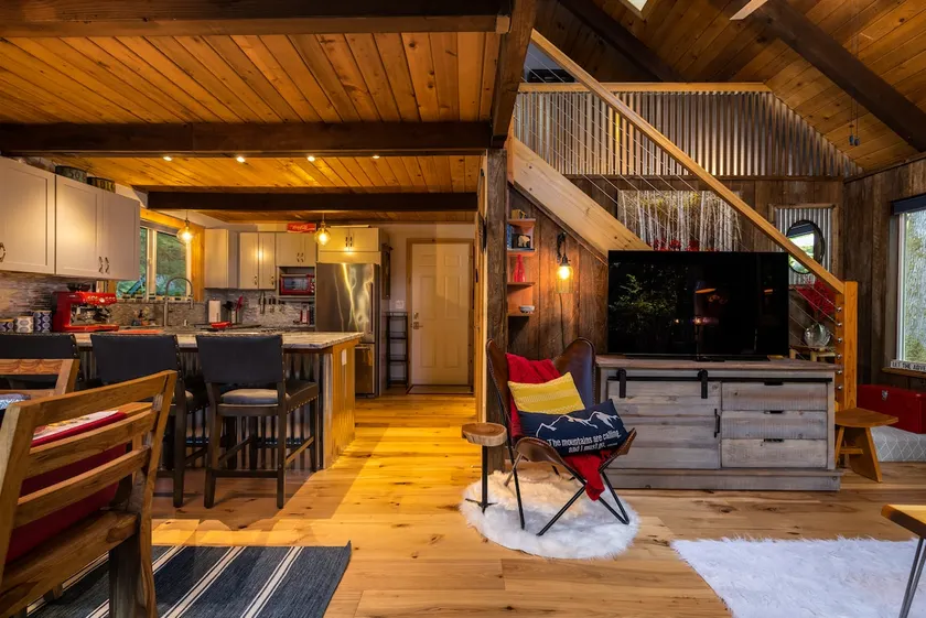 Romantic Mt. Baker Cabin | Hot Tub + Fireplace - Image 1