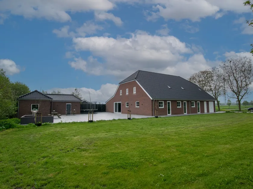 very luxurious group accommodation with en-suite rooms - Image 1