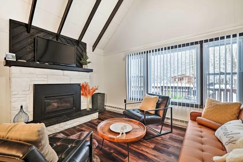 Pet-Friendly Cabin in Pocono Lake! - Image 1