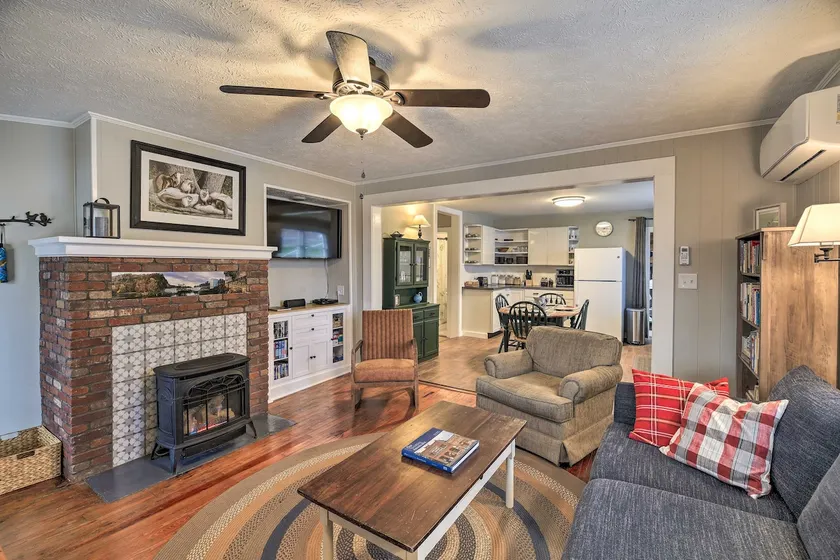 Cozy Fries Escape w/ Mountain & River Views! - Image 1