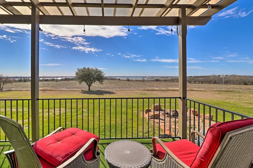 Modern Lakehouse w/ Stunning Views & Hot Tub! - Image 1