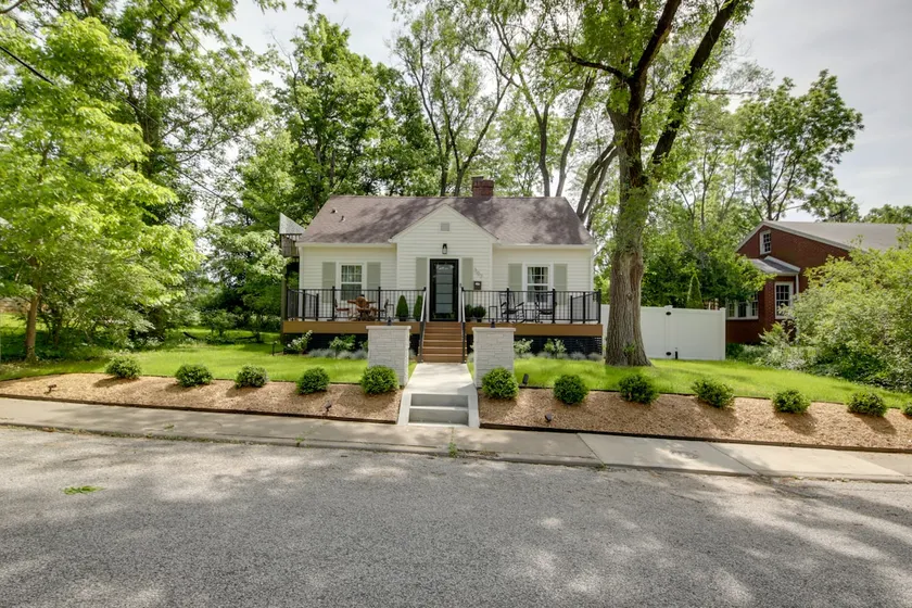 Bloomington Bungalow - Steps to Campus! - Image 1