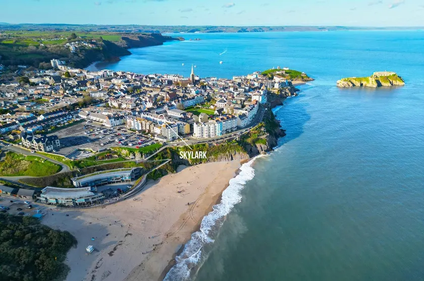 Skylark - 2 Bedroom Apartment - Tenby - Image 1