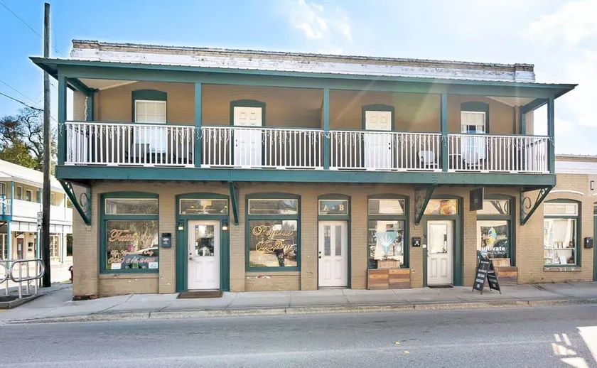 Free Parking, Big Patio, Next to Restaurants, Bars - Image 1