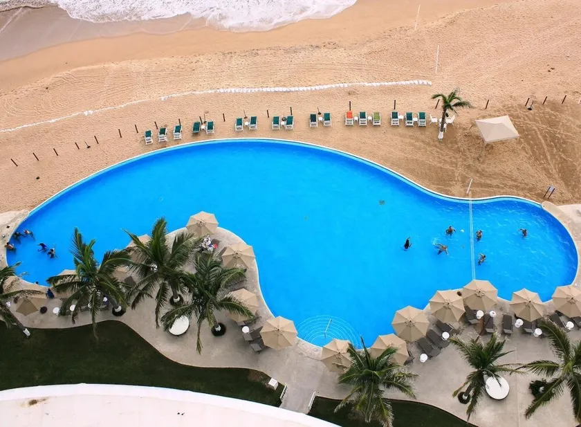 Captivating 1BR Condo within Walking Distance to the Beach - Image 1