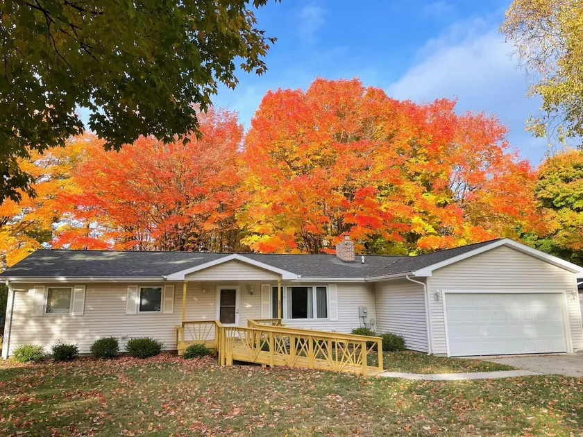 4BR 2BA Home Perfect for a Family in Frankfort - Image 1