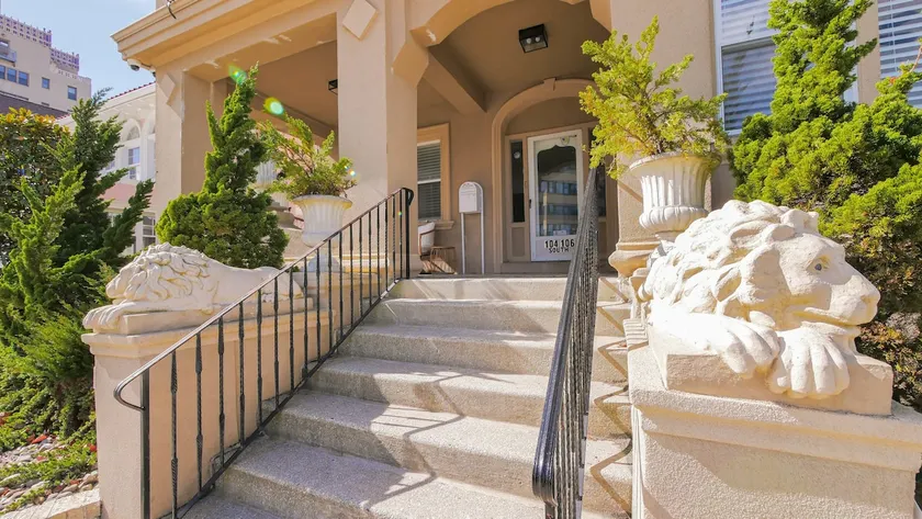 4BR 3BA Luxe Beach Estate I - Image 1