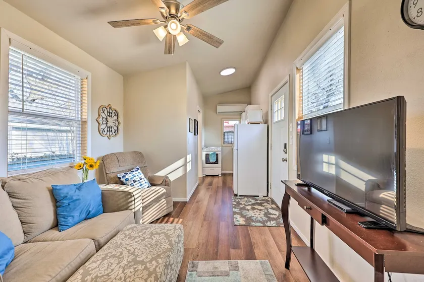 1 Mi to Dtwn Rogers: Convenient Getaway w/ Patio - Image 1