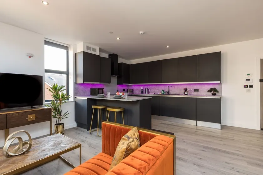 Sussex House 20 - Artistic Luxe 1 Bed Apartment - Image 1