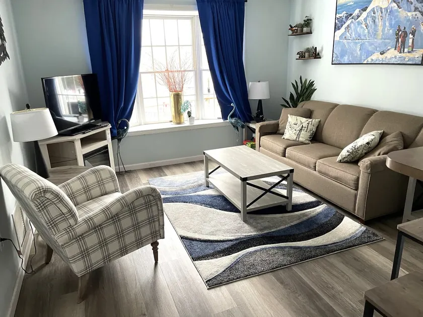 WOW-New Ski OnOff Suite By Pool Sleeps 4 Jiminy Pk - Image 1